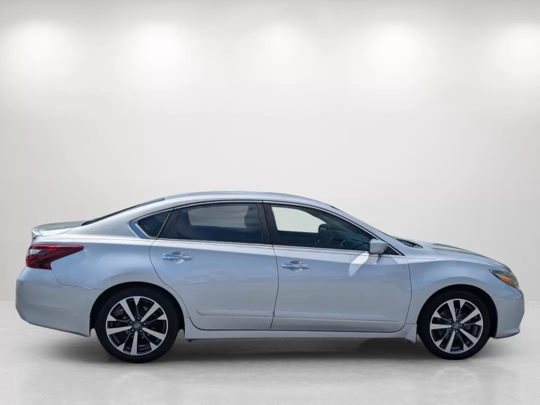 2017 /Sport Interior Nissan Altima 2.5 SR (1N4AL3AP3HC) with an Other engine, located at 521 Old Farm Lane Rd, Prattville, AL, 36066, (334) 325-1505, 32.482460, -86.416367 - **Discover Your New Adventure with the 2017 Nissan Altima 2.5 SR at Gils Auto!**<br /> <br /> Are you in search of a reliable vehicle that perfectly balances style, performance, and practicality? Look no further than the 2017 Nissan Altima 2.5 SR, available now at Gils Auto in Phenix City, AL! This - Photo#3