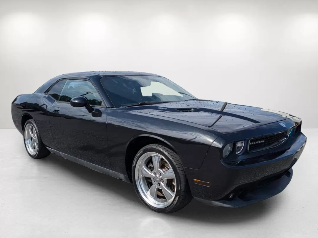 2009 /Dark Slate Gray Dodge Challenger R/T (2B3LJ54T59H) with an Other engine, located at 3959 U.S. 80 W, Phenix City, AL, 36870, (334) 297-4885, 32.469296, -85.135185 - **Unleash the Thrill of the Open Road with This 2009 Dodge Challenger R/T at Gils Auto!**<br /> <br /> Are you looking for a vehicle that embodies power, style, and performance? This 2009 Dodge Challenger R/T is the perfect blend of muscle and modernity, making it an ideal choice for driving enthusi - Photo#3