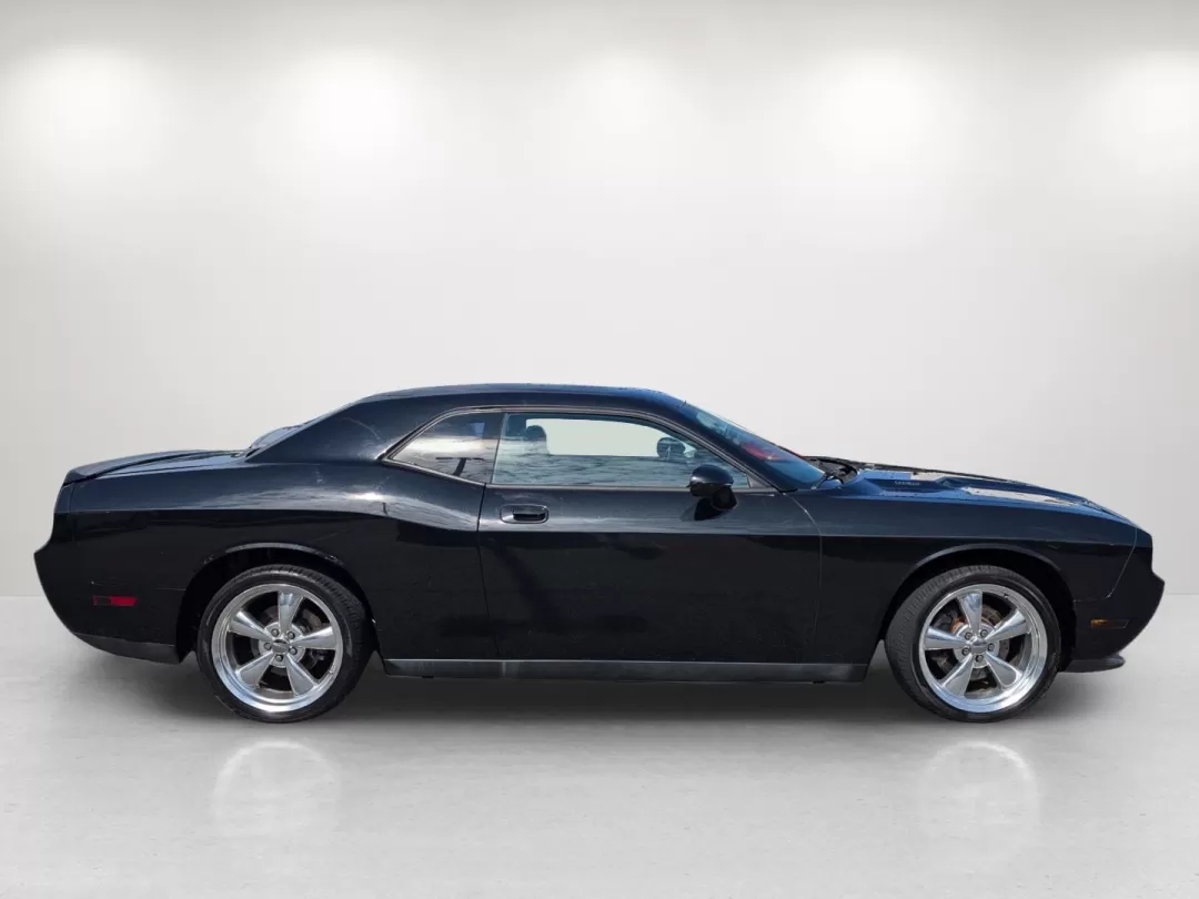 2009 /Dark Slate Gray Dodge Challenger R/T (2B3LJ54T59H) with an Other engine, located at 3959 U.S. 80 W, Phenix City, AL, 36870, (334) 297-4885, 32.469296, -85.135185 - **Unleash the Thrill of the Open Road with This 2009 Dodge Challenger R/T at Gils Auto!**<br /> <br /> Are you looking for a vehicle that embodies power, style, and performance? This 2009 Dodge Challenger R/T is the perfect blend of muscle and modernity, making it an ideal choice for driving enthusi - Photo#4