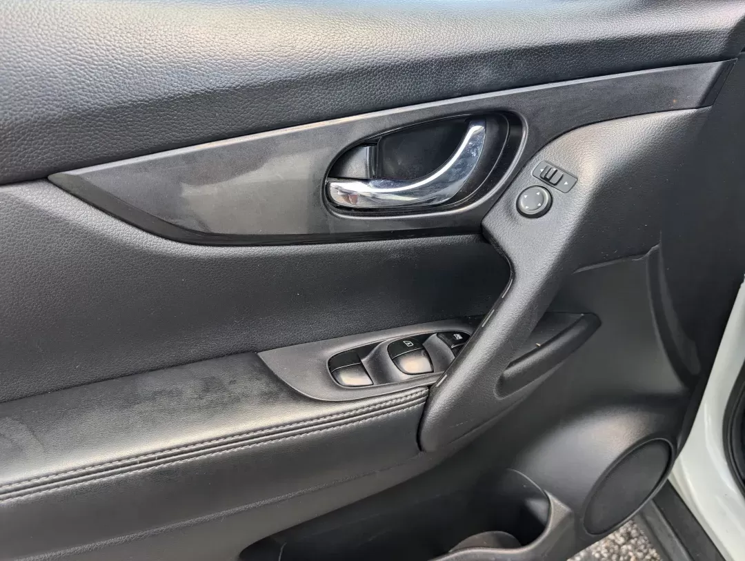 2018 /Charcoal Nissan Rogue SV (JN8AT2MT7JW) with an Other engine, located at 3959 U.S. 80 W, Phenix City, AL, 36870, (334) 297-4885, 32.469296, -85.135185 - **Discover Your Next Adventure with the 2018 Nissan Rogue SV at Gils Auto!**<br /> <br /> Are you ready to elevate your lifestyle with a vehicle that marries versatility and comfort? The 2018 Nissan Rogue SV is the perfect companion for growing families, weekend adventurers, and budget-conscious buy - Photo#8