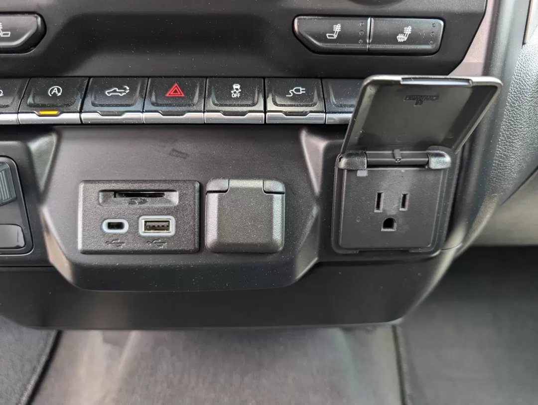 2019 /Jet Black Chevrolet Silverado 1500 LT (3GCUYDED8KG) with an Other engine, located at 521 Old Farm Lane Rd, Prattville, AL, 36066, (334) 325-1505, 32.482460, -86.416367 - Discover the thrill of adventure with this 2019 Chevrolet Silverado 1500 LT, a pickup truck designed for those who crave both ruggedness and comfort, perfect for weekend getaways or daily commuting in Phenix City, AL. Whether you're a growing family needing extra space or a weekend warrior ready for - Photo#13