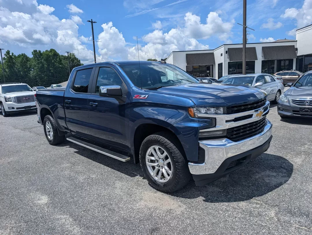 2019 /Jet Black Chevrolet Silverado 1500 LT (3GCUYDED8KG) with an Other engine, located at 3959 U.S. 80 W, Phenix City, AL, 36870, (334) 297-4885, 32.469296, -85.135185 - Discover the thrill of adventure with this 2019 Chevrolet Silverado 1500 LT, a pickup truck designed for those who crave both ruggedness and comfort, perfect for weekend getaways or daily commuting in Phenix City, AL. Whether you're a growing family needing extra space or a weekend warrior ready for - Photo#2