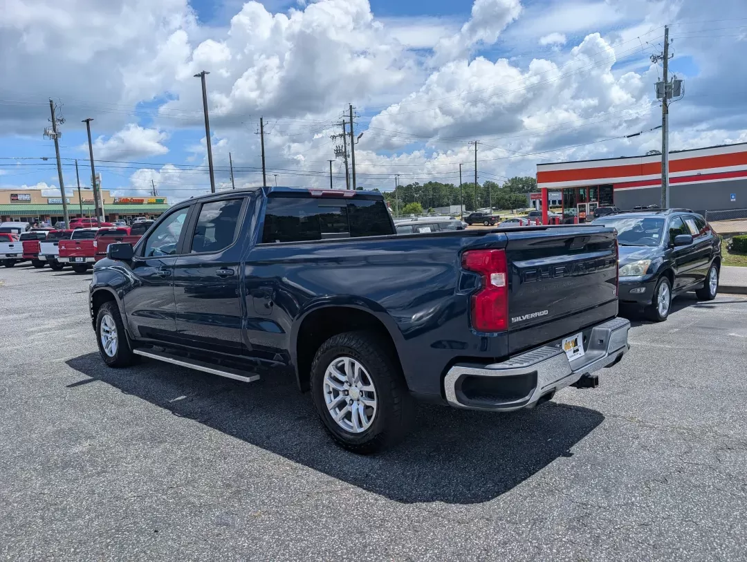 2019 /Jet Black Chevrolet Silverado 1500 LT (3GCUYDED8KG) with an Other engine, located at 3959 U.S. 80 W, Phenix City, AL, 36870, (334) 297-4885, 32.469296, -85.135185 - Discover the thrill of adventure with this 2019 Chevrolet Silverado 1500 LT, a pickup truck designed for those who crave both ruggedness and comfort, perfect for weekend getaways or daily commuting in Phenix City, AL. Whether you're a growing family needing extra space or a weekend warrior ready for - Photo#6