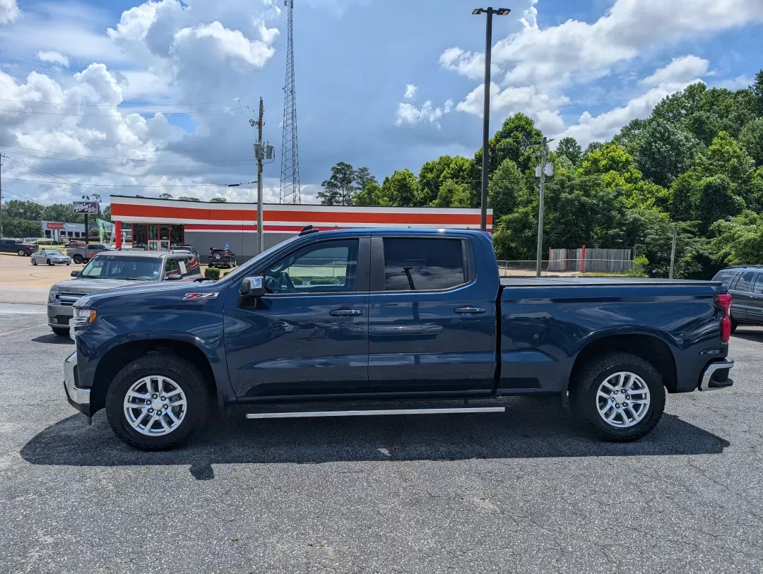 2019 /Jet Black Chevrolet Silverado 1500 LT (3GCUYDED8KG) with an Other engine, located at 3959 U.S. 80 W, Phenix City, AL, 36870, (334) 297-4885, 32.469296, -85.135185 - Discover the thrill of adventure with this 2019 Chevrolet Silverado 1500 LT, a pickup truck designed for those who crave both ruggedness and comfort, perfect for weekend getaways or daily commuting in Phenix City, AL. Whether you're a growing family needing extra space or a weekend warrior ready for - Photo#7