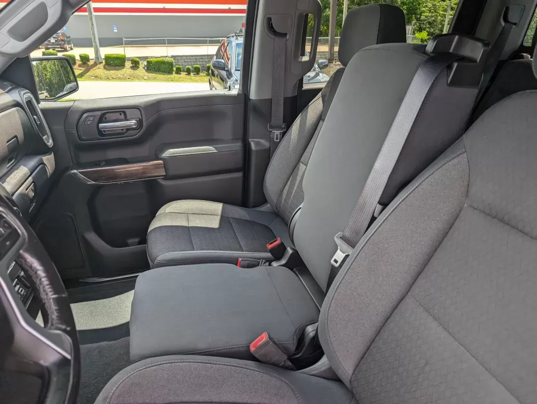 2019 /Jet Black Chevrolet Silverado 1500 LT (3GCUYDED8KG) with an Other engine, located at 3959 U.S. 80 W, Phenix City, AL, 36870, (334) 297-4885, 32.469296, -85.135185 - Discover the thrill of adventure with this 2019 Chevrolet Silverado 1500 LT, a pickup truck designed for those who crave both ruggedness and comfort, perfect for weekend getaways or daily commuting in Phenix City, AL. Whether you're a growing family needing extra space or a weekend warrior ready for - Photo#10