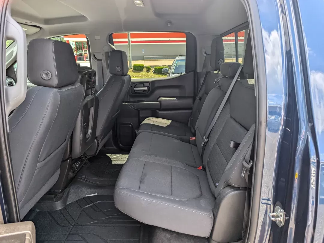 2019 /Jet Black Chevrolet Silverado 1500 LT (3GCUYDED8KG) with an Other engine, located at 3959 U.S. 80 W, Phenix City, AL, 36870, (334) 297-4885, 32.469296, -85.135185 - Discover the thrill of adventure with this 2019 Chevrolet Silverado 1500 LT, a pickup truck designed for those who crave both ruggedness and comfort, perfect for weekend getaways or daily commuting in Phenix City, AL. Whether you're a growing family needing extra space or a weekend warrior ready for - Photo#11