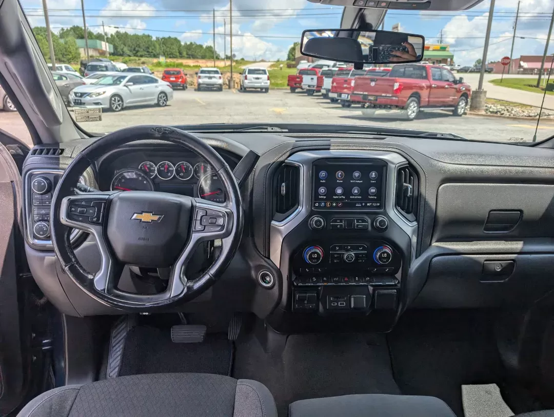 2019 /Jet Black Chevrolet Silverado 1500 LT (3GCUYDED8KG) with an Other engine, located at 3959 U.S. 80 W, Phenix City, AL, 36870, (334) 297-4885, 32.469296, -85.135185 - Discover the thrill of adventure with this 2019 Chevrolet Silverado 1500 LT, a pickup truck designed for those who crave both ruggedness and comfort, perfect for weekend getaways or daily commuting in Phenix City, AL. Whether you're a growing family needing extra space or a weekend warrior ready for - Photo#12