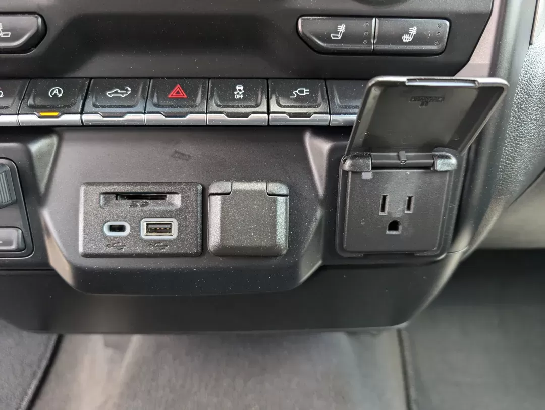 2019 /Jet Black Chevrolet Silverado 1500 LT (3GCUYDED8KG) with an Other engine, located at 3959 U.S. 80 W, Phenix City, AL, 36870, (334) 297-4885, 32.469296, -85.135185 - Discover the thrill of adventure with this 2019 Chevrolet Silverado 1500 LT, a pickup truck designed for those who crave both ruggedness and comfort, perfect for weekend getaways or daily commuting in Phenix City, AL. Whether you're a growing family needing extra space or a weekend warrior ready for - Photo#13