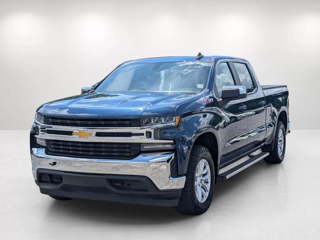 2019 /Jet Black Chevrolet Silverado 1500 LT (3GCUYDED8KG) with an Other engine, located at 3959 U.S. 80 W, Phenix City, AL, 36870, (334) 297-4885, 32.469296, -85.135185 - Discover the thrill of adventure with this 2019 Chevrolet Silverado 1500 LT, a pickup truck designed for those who crave both ruggedness and comfort, perfect for weekend getaways or daily commuting in Phenix City, AL. Whether you're a growing family needing extra space or a weekend warrior ready for - Photo#1