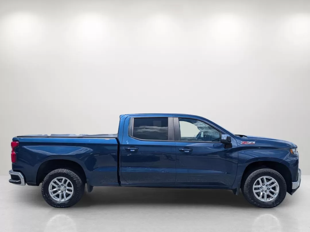 2019 /Jet Black Chevrolet Silverado 1500 LT (3GCUYDED8KG) with an Other engine, located at 3959 U.S. 80 W, Phenix City, AL, 36870, (334) 297-4885, 32.469296, -85.135185 - Discover the thrill of adventure with this 2019 Chevrolet Silverado 1500 LT, a pickup truck designed for those who crave both ruggedness and comfort, perfect for weekend getaways or daily commuting in Phenix City, AL. Whether you're a growing family needing extra space or a weekend warrior ready for - Photo#4