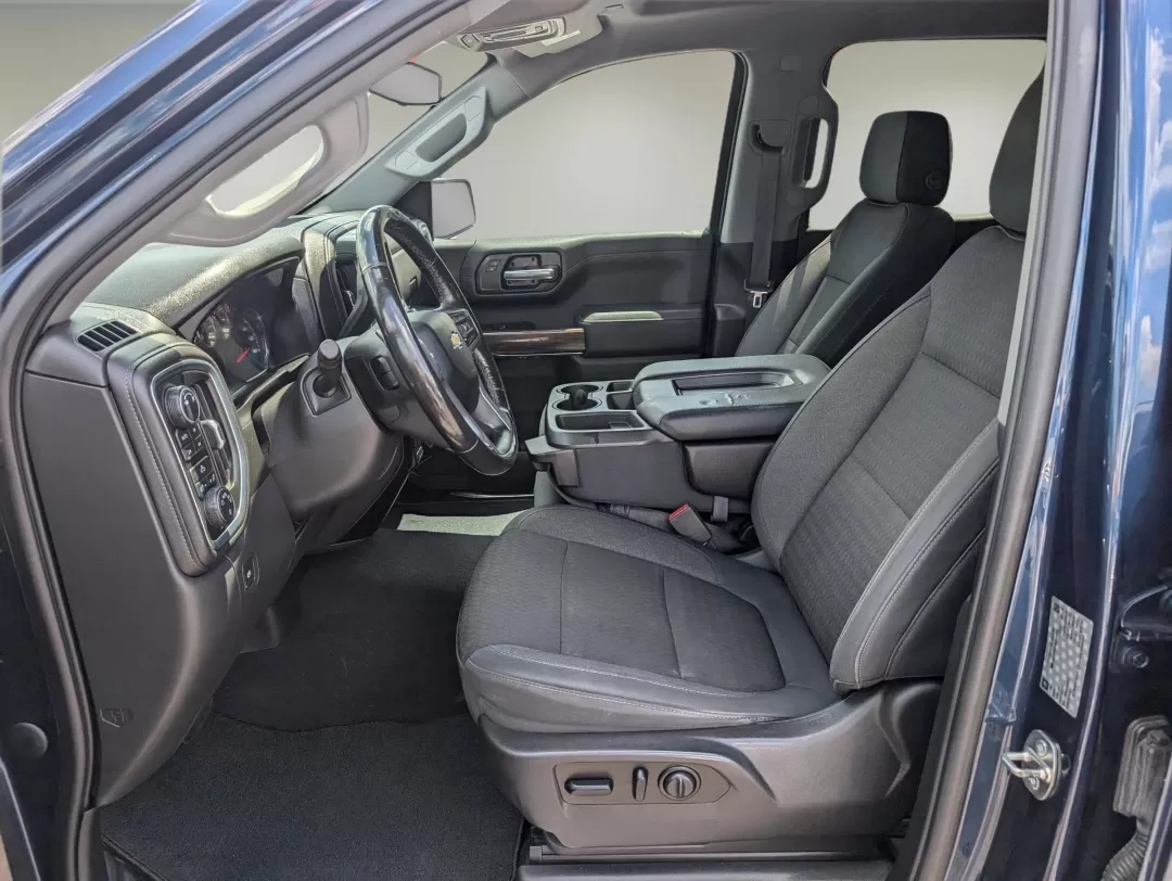 2019 /Jet Black Chevrolet Silverado 1500 LT (3GCUYDED8KG) with an Other engine, located at 3959 U.S. 80 W, Phenix City, AL, 36870, (334) 297-4885, 32.469296, -85.135185 - Discover the thrill of adventure with this 2019 Chevrolet Silverado 1500 LT, a pickup truck designed for those who crave both ruggedness and comfort, perfect for weekend getaways or daily commuting in Phenix City, AL. Whether you're a growing family needing extra space or a weekend warrior ready for - Photo#10