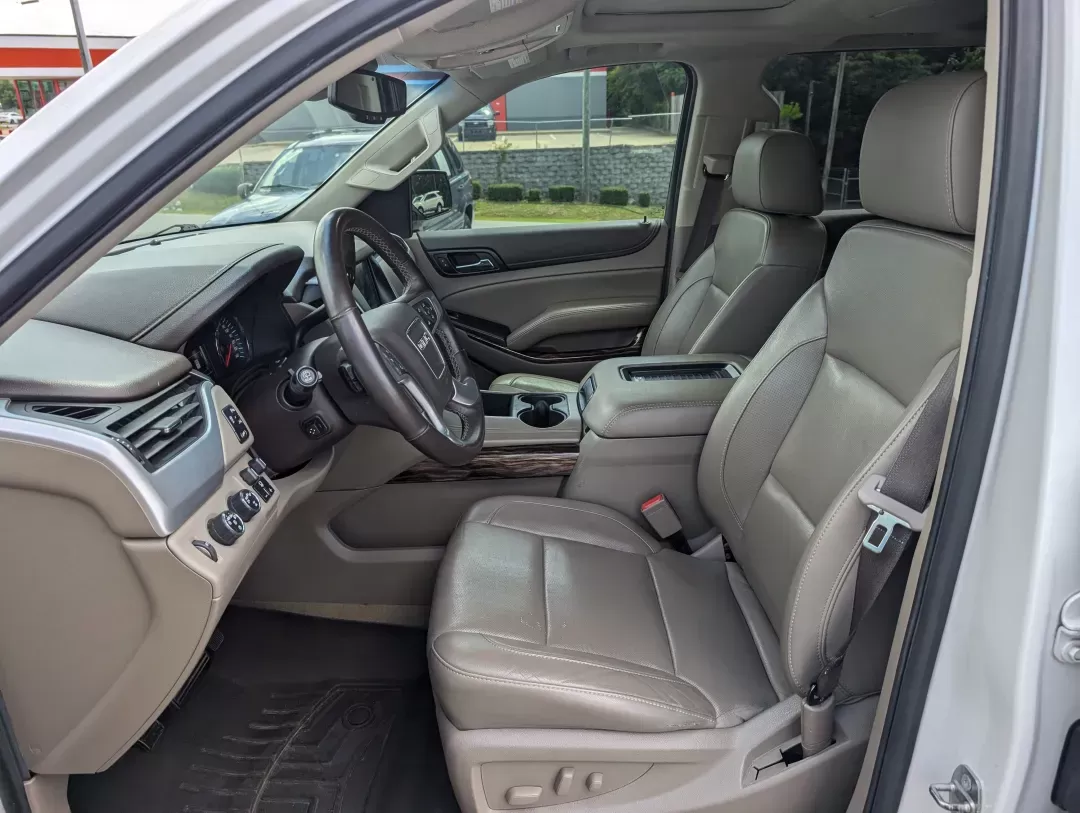 2017 /Cocoa/Dune GMC Yukon XL SLT (1GKS2GKC1HR) with an Other engine, located at 3959 U.S. 80 W, Phenix City, AL, 36870, (334) 297-4885, 32.469296, -85.135185 - **Adventure Awaits: Discover the 2017 GMC Yukon XL SLT at Gils Auto in Phenix City, AL!**<br /> <br /> Are you ready to elevate your driving experience? The 2017 GMC Yukon XL SLT is the perfect vehicle for families, adventure seekers, and anyone looking for a reliable and spacious SUV. With luxuriou - Photo#9