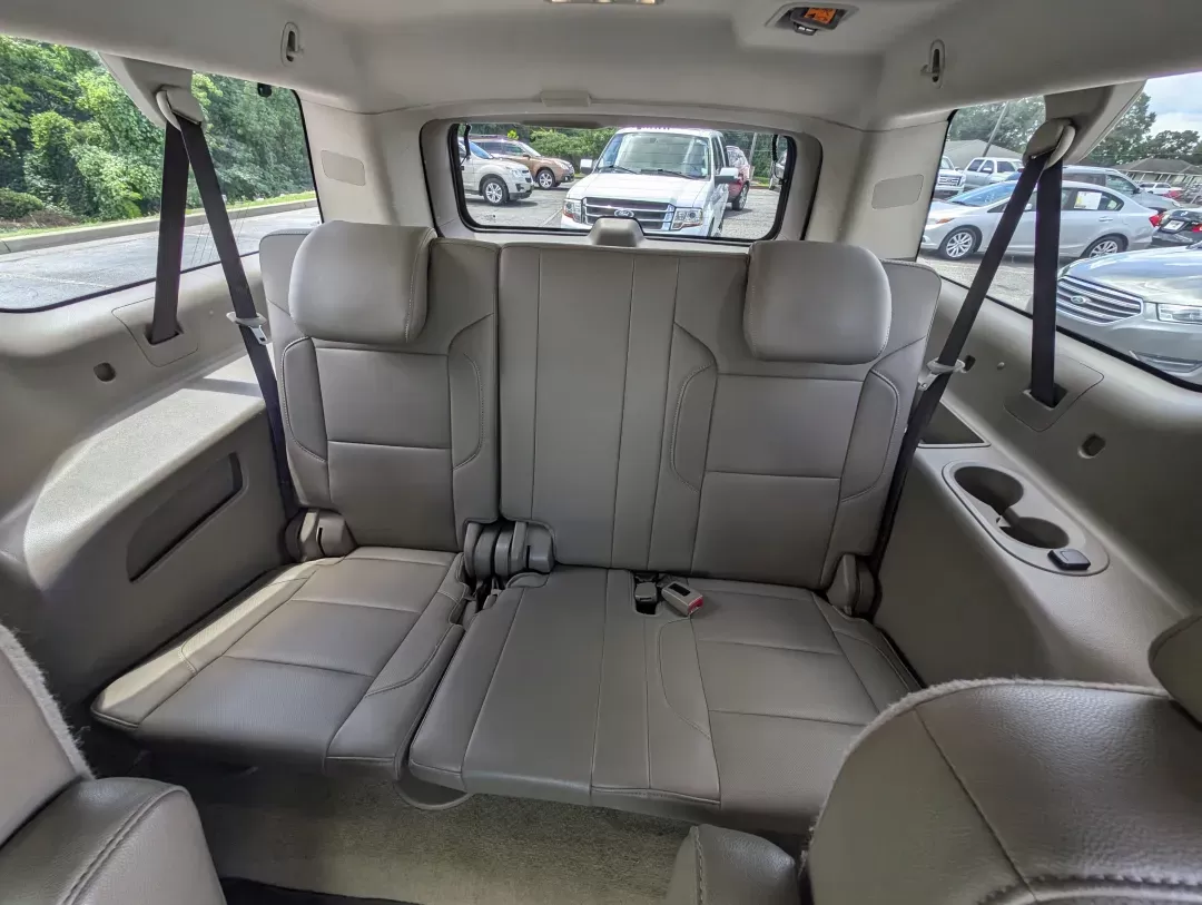 2017 /Cocoa/Dune GMC Yukon XL SLT (1GKS2GKC1HR) with an Other engine, located at 3959 U.S. 80 W, Phenix City, AL, 36870, (334) 297-4885, 32.469296, -85.135185 - **Adventure Awaits: Discover the 2017 GMC Yukon XL SLT at Gils Auto in Phenix City, AL!**<br /> <br /> Are you ready to elevate your driving experience? The 2017 GMC Yukon XL SLT is the perfect vehicle for families, adventure seekers, and anyone looking for a reliable and spacious SUV. With luxuriou - Photo#11