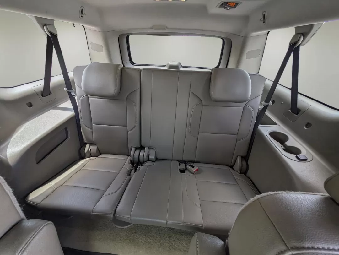 2017 /Cocoa/Dune GMC Yukon XL SLT (1GKS2GKC1HR) with an Other engine, located at 5115 14th Ave., Columbus, GA, 31904, (706) 323-0345, 32.511494, -84.971046 - **Adventure Awaits: Discover the 2017 GMC Yukon XL SLT at Gils Auto in Phenix City, AL!**<br /> <br /> Are you ready to elevate your driving experience? The 2017 GMC Yukon XL SLT is the perfect vehicle for families, adventure seekers, and anyone looking for a reliable and spacious SUV. With luxuriou - Photo#12