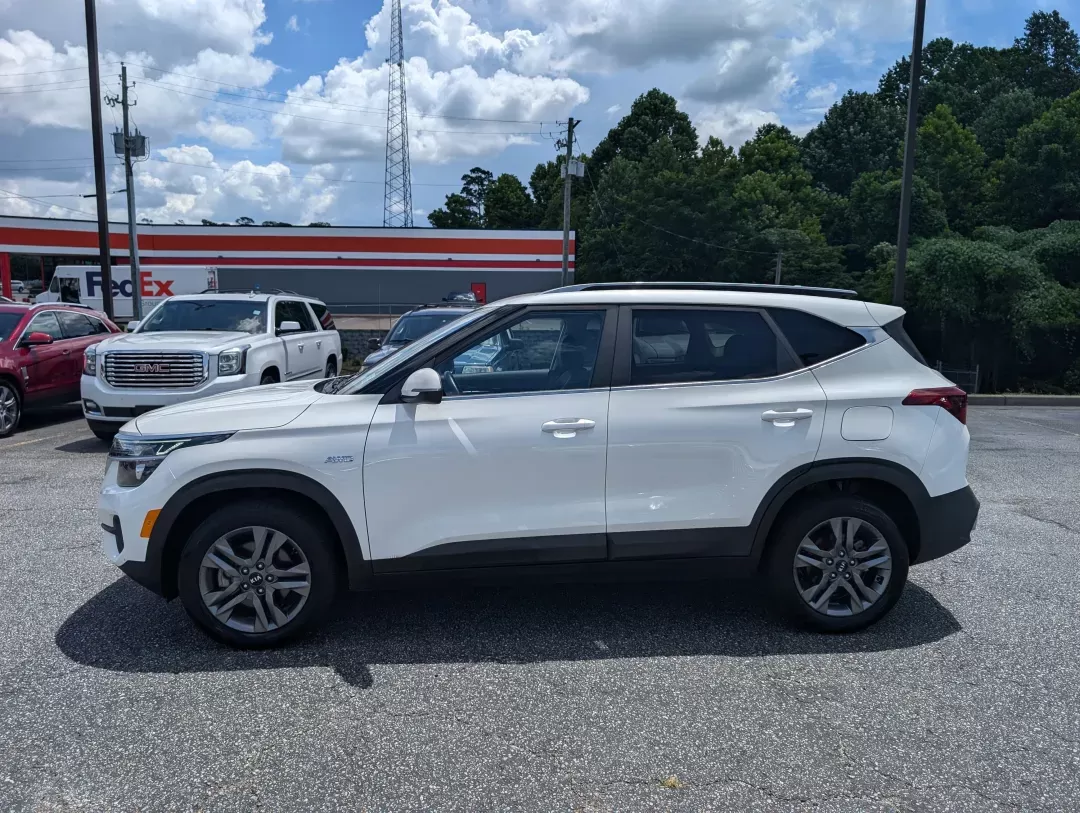 2021 /Black Kia Seltos S (KNDEUCAA3M7) with an Other engine, located at 3959 U.S. 80 W, Phenix City, AL, 36870, (334) 297-4885, 32.469296, -85.135185 - 2021 Kia Seltos S - Photo#7