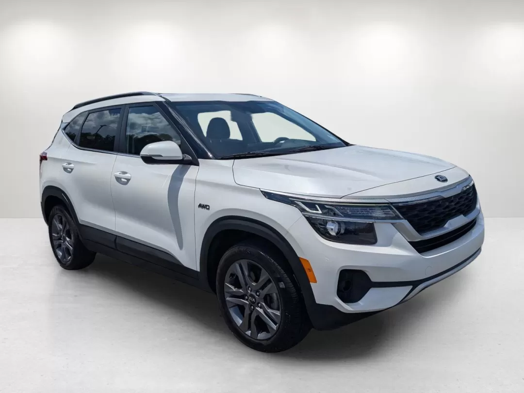 2021 /Black Kia Seltos S (KNDEUCAA3M7) with an Other engine, located at 3959 U.S. 80 W, Phenix City, AL, 36870, (334) 297-4885, 32.469296, -85.135185 - **Discover Your Next Adventure with the 2021 Kia Seltos AWD at Gils Auto!**<br /> <br /> Are you ready to elevate your lifestyle with a vehicle that seamlessly blends style, comfort, and functionality? The 2021 Kia Seltos AWD is perfect for those seeking an adventurous spirit while maintaining the p - Photo#3