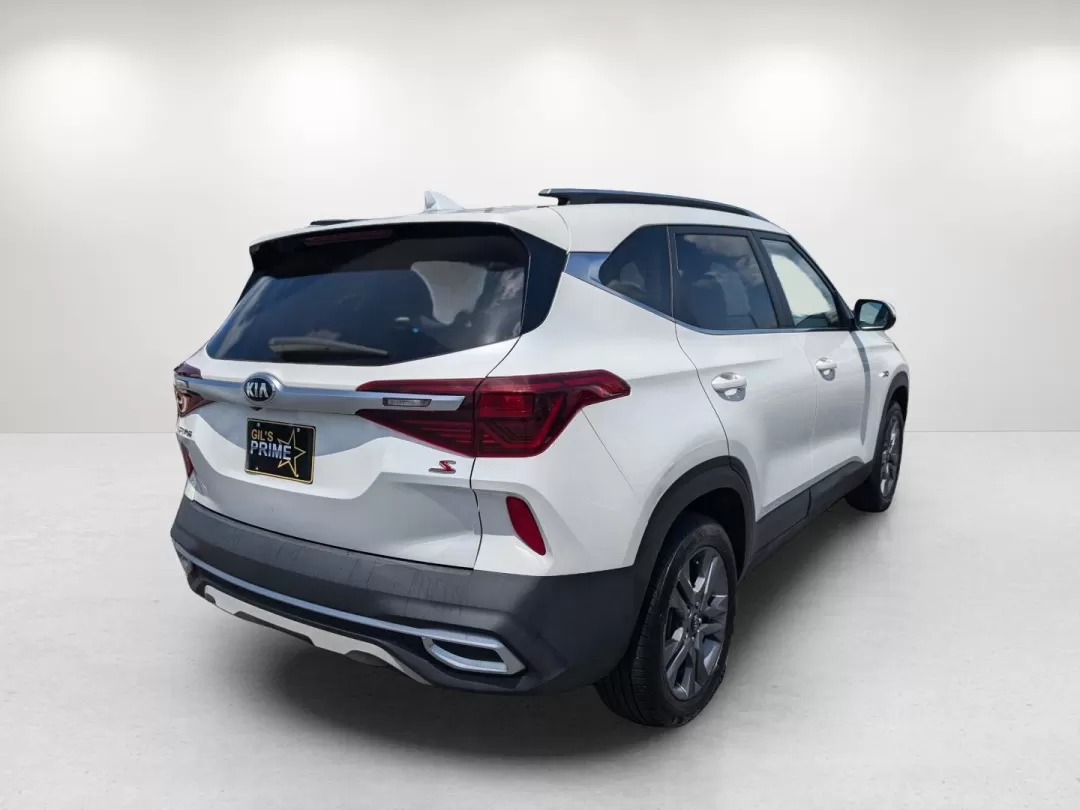2021 /Black Kia Seltos S (KNDEUCAA3M7) with an Other engine, located at 3959 U.S. 80 W, Phenix City, AL, 36870, (334) 297-4885, 32.469296, -85.135185 - **Discover Your Next Adventure with the 2021 Kia Seltos AWD at Gils Auto!**<br /> <br /> Are you ready to elevate your lifestyle with a vehicle that seamlessly blends style, comfort, and functionality? The 2021 Kia Seltos AWD is perfect for those seeking an adventurous spirit while maintaining the p - Photo#5