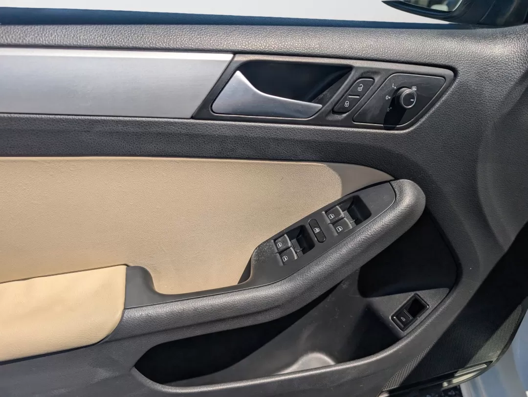 2014 Volkswagen Jetta SE w/Connectivity/Sunroof PZEV (3VWD17AJ2EM) with an Other engine, located at 521 Old Farm Lane Rd, Prattville, AL, 36066, (334) 325-1505, 32.482460, -86.416367 - 2014 Volkswagen Jetta SE w/Connectivity/Sunroof PZEV - Photo#8