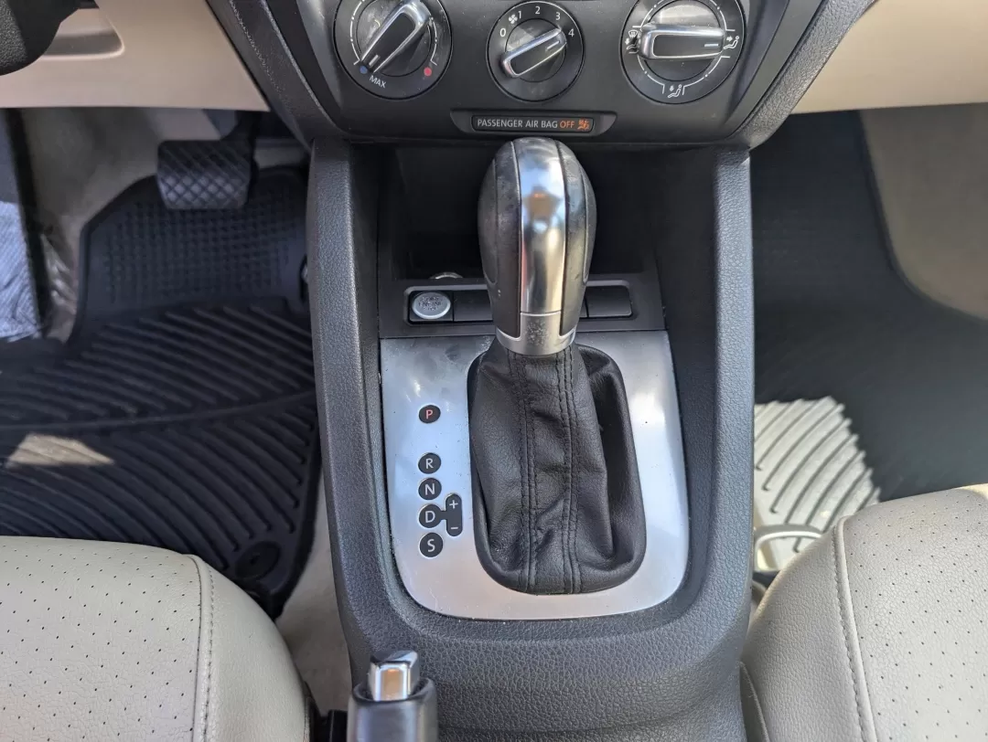 2014 Volkswagen Jetta SE w/Connectivity/Sunroof PZEV (3VWD17AJ2EM) with an Other engine, located at 521 Old Farm Lane Rd, Prattville, AL, 36066, (334) 325-1505, 32.482460, -86.416367 - 2014 Volkswagen Jetta SE w/Connectivity/Sunroof PZEV - Photo#14