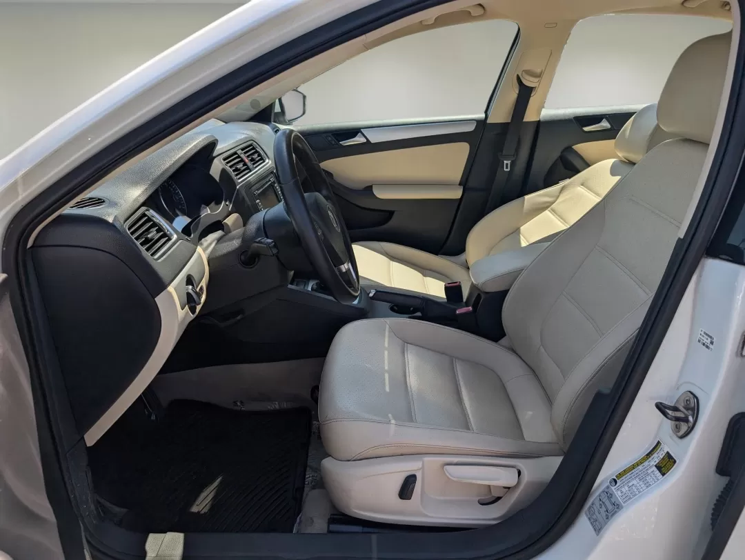 2014 Volkswagen Jetta SE w/Connectivity/Sunroof PZEV (3VWD17AJ2EM) with an Other engine, located at 1430 Gateway Drive, Opelika, AL, 36801, (334) 239-0944, 32.637871, -85.409790 - **Rev Up Your Daily Drive with the 2014 Volkswagen Jetta Sedan from Gils Auto!**<br /> <br /> Are you in the market for a reliable vehicle that combines style, comfort, and efficiency for your daily commute or weekend adventures? Look no further than this stunning 2014 Volkswagen Jetta Sedan, now av - Photo#9