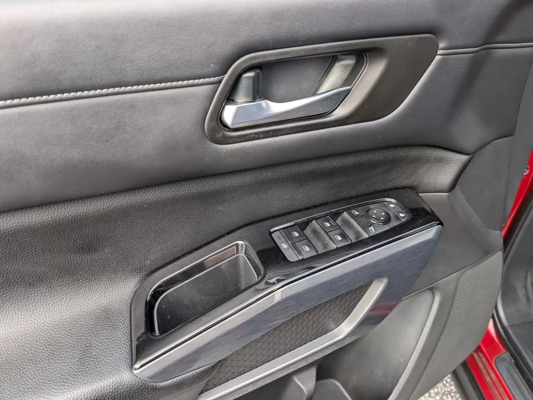 2022 /Charcoal Nissan Pathfinder SL (5N1DR3CB2NC) with an Other engine, located at 3959 U.S. 80 W, Phenix City, AL, 36870, (334) 297-4885, 32.469296, -85.135185 - Explore life to the fullest with the 2022 Nissan Pathfinder SL, perfectly designed for those who seek adventure without sacrificing comfort. Whether you're a growing family needing space for your kids and gear, or a budget-conscious buyer looking for a reliable SUV, this vehicle is the ideal compani - Photo#9