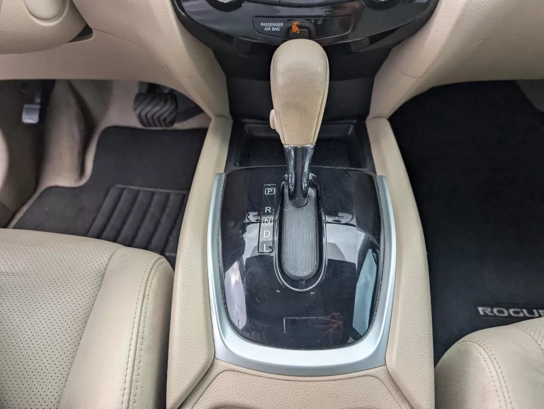2015 /Almond Nissan Rogue SL (5N1AT2MT1FC) with an Other engine, located at 5115 14th Ave., Columbus, GA, 31904, (706) 323-0345, 32.511494, -84.971046 - **Discover Your Next Adventure with the 2015 Nissan Rogue at Gils Auto!**<br /> <br /> Are you ready to upgrade your driving experience? Whether you're a growing family looking for spacious comfort, a weekend warrior seeking adventure, or a daily commuter wanting efficiency and style, the 2015 Nissa - Photo#12