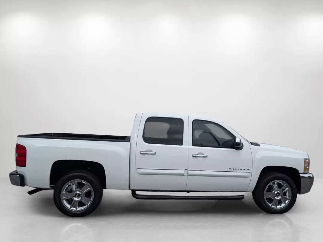 2012 /Ebony Chevrolet Silverado 1500 LT (3GCPCSE03CG) with an Other engine, located at 3959 U.S. 80 W, Phenix City, AL, 36870, (334) 297-4885, 32.469296, -85.135185 - **Unleash Your Adventurous Spirit with the 2012 Chevrolet Silverado 1500 LT!** <br /> <br /> Are you searching for a reliable and powerful pickup truck that can effortlessly handle both your daily commute and weekend adventures? Look no further than this stunning 2012 Chevrolet Silverado 1500 LT, av - Photo#7