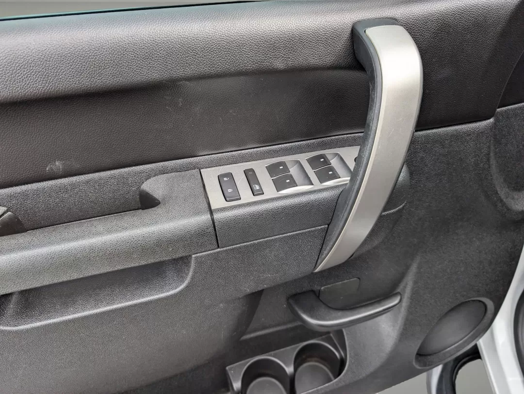 2012 /Ebony Chevrolet Silverado 1500 LT (3GCPCSE03CG) with an Other engine, located at 3959 U.S. 80 W, Phenix City, AL, 36870, (334) 297-4885, 32.469296, -85.135185 - **Unleash Your Adventurous Spirit with the 2012 Chevrolet Silverado 1500 LT!** <br /> <br /> Are you searching for a reliable and powerful pickup truck that can effortlessly handle both your daily commute and weekend adventures? Look no further than this stunning 2012 Chevrolet Silverado 1500 LT, av - Photo#9