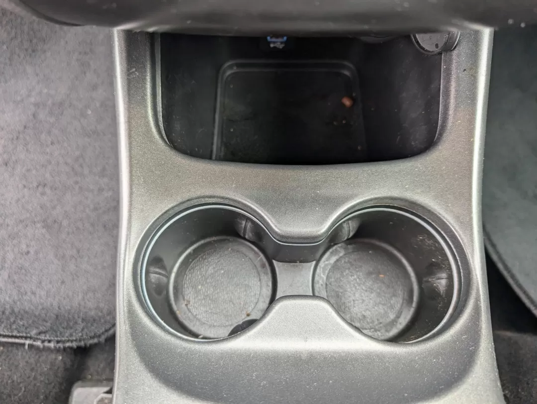 2018 /Black Dodge Journey SE (3C4PDCAB7JT) with an Other engine, located at 3959 U.S. 80 W, Phenix City, AL, 36870, (334) 297-4885, 32.469296, -85.135185 - Are you ready to elevate your family road trips or weekend adventures? Look no further than this stunning 2018 Dodge Journey SE, the perfect SUV for active lifestyles and growing families! With seats for up to seven and ample cargo space, this vehicle effortlessly blends comfort and versatility, mak - Photo#13