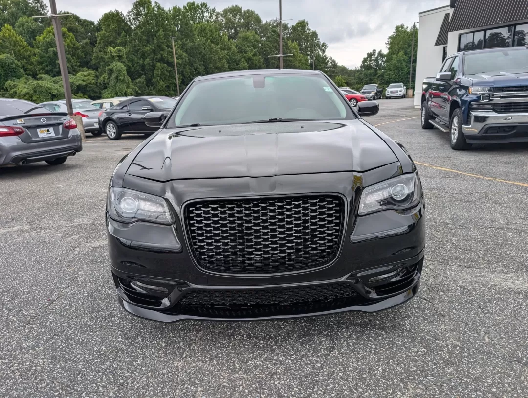 2019 /Black Chrysler 300 Touring (2C3CCAAG8KH) with an Other engine, located at 3959 U.S. 80 W, Phenix City, AL, 36870, (334) 297-4885, 32.469296, -85.135185 - **Unleash Your Driving Experience with the 2019 Chrysler 300 Touring at Gils Auto Your Trusted Buy Here Pay Here Dealership in Phenix City, AL!**<br /> <br /> Are you looking for a vehicle that combines comfort, style, and performance? The 2019 Chrysler 300 Touring is the perfect companion for thos - Photo#1