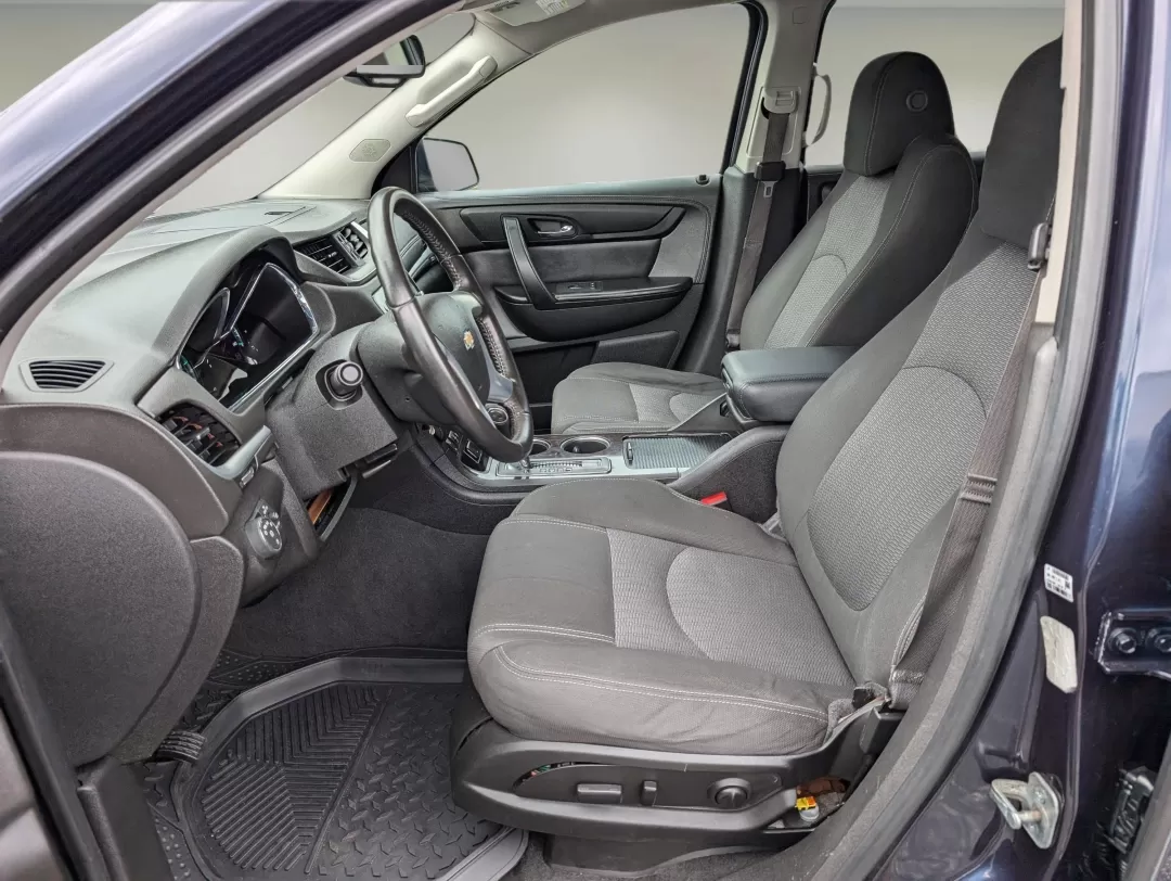 2015 /Ebony Chevrolet Traverse LT (1GNKRHKD0FJ) with an Other engine, located at 3959 U.S. 80 W, Phenix City, AL, 36870, (334) 297-4885, 32.469296, -85.135185 - ### Discover Your New Family Adventure with the 2015 Chevrolet Traverse LT at Gils Auto!<br /> <br /> If you're searching for the ultimate family SUV that combines comfort, space, and reliability, look no further than the stunning 2015 Chevrolet Traverse LT available at Gils Auto in Phenix City, AL. - Photo#10
