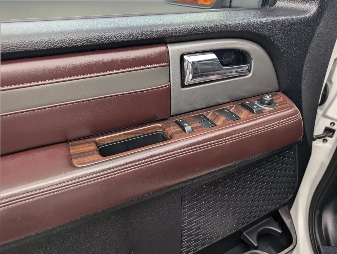 2017 Ford Expedition Platinum (1FMJU1LT8HE) with an Other engine, located at 7000 Northlake Connector, Columbus, GA, 31904, (706) 987-8085, 32.524975, -84.978134 - Discover the ultimate family SUV that combines power, luxury, and versatility-the 2017 Ford Expedition Platinum! Perfect for growing families and weekend adventures, this vehicle offers ample space, advanced safety features, and unmatched comfort. Whether you're embarking on a cross-country road tri - Photo#8