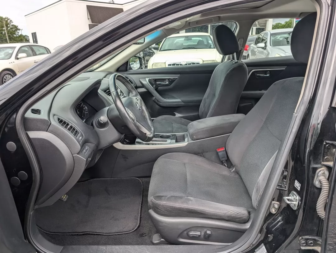 2014 /Charcoal Nissan Altima 2.5 SV (1N4AL3AP1EC) with an Other engine, located at 3959 U.S. 80 W, Phenix City, AL, 36870, (334) 297-4885, 32.469296, -85.135185 - **Discover Your Perfect Commuter Companion: 2014 Nissan Altima 2.5 SV at Gils Auto**<br /> <br /> Are you searching for a reliable vehicle that accommodates your busy lifestyle without breaking the bank? Look no further! The 2014 Nissan Altima 2.5 SV is the ideal choice for commuters, families, or a - Photo#9