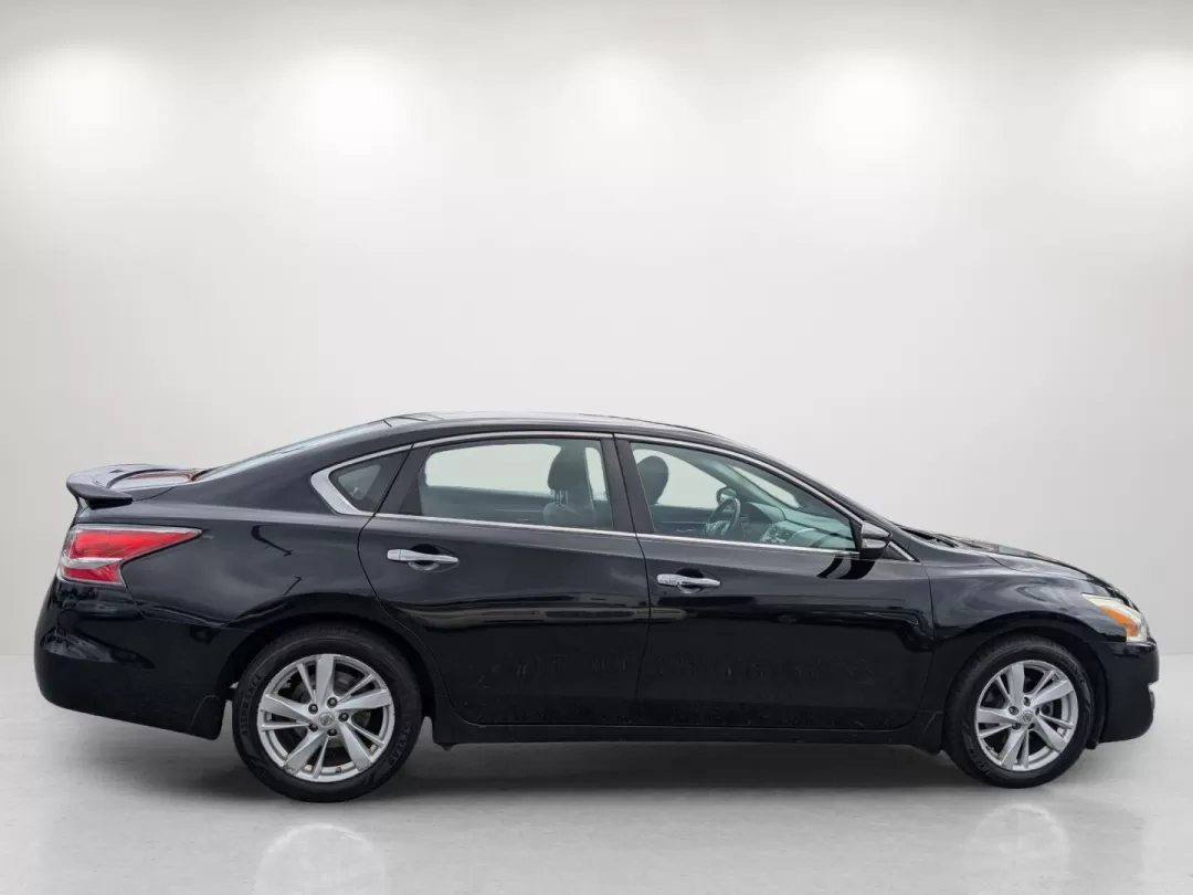2014 /Charcoal Nissan Altima 2.5 SV (1N4AL3AP1EC) with an Other engine, located at 1430 Gateway Drive, Opelika, AL, 36801, (334) 239-0944, 32.637871, -85.409790 - **Discover Your Perfect Commuter Companion: 2014 Nissan Altima 2.5 SV at Gils Auto**<br /> <br /> Are you searching for a reliable vehicle that accommodates your busy lifestyle without breaking the bank? Look no further! The 2014 Nissan Altima 2.5 SV is the ideal choice for commuters, families, or a - Photo#3
