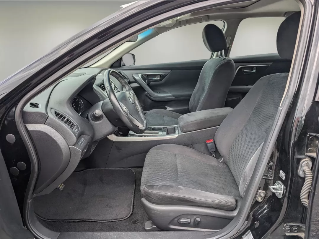 2014 /Charcoal Nissan Altima 2.5 SV (1N4AL3AP1EC) with an Other engine, located at 1430 Gateway Drive, Opelika, AL, 36801, (334) 239-0944, 32.637871, -85.409790 - **Discover Your Perfect Commuter Companion: 2014 Nissan Altima 2.5 SV at Gils Auto**<br /> <br /> Are you searching for a reliable vehicle that accommodates your busy lifestyle without breaking the bank? Look no further! The 2014 Nissan Altima 2.5 SV is the ideal choice for commuters, families, or a - Photo#9