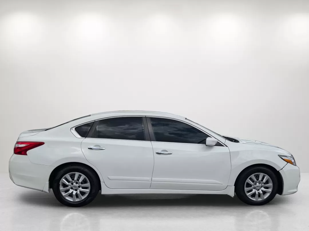 2016 /Charcoal Nissan Altima 2.5 S (1N4AL3AP3GC) with an Other engine, located at 7000 Northlake Connector, Columbus, GA, 31904, (706) 987-8085, 32.524975, -84.978134 - **Discover Your Perfect Commuter Companion: 2016 Nissan Altima 2.5 S at Gils Auto**<br /> <br /> Are you in search of a reliable, stylish, and efficient vehicle for your daily commute or family excursions? Look no further than this 2016 Nissan Altima 2.5 S available at Gils Auto in Phenix City, AL. - Photo#3
