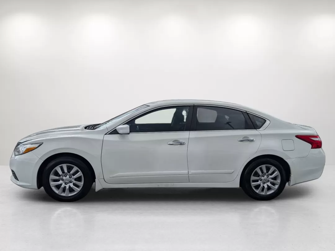 2016 /Charcoal Nissan Altima 2.5 S (1N4AL3AP3GC) with an Other engine, located at 7000 Northlake Connector, Columbus, GA, 31904, (706) 987-8085, 32.524975, -84.978134 - **Discover Your Perfect Commuter Companion: 2016 Nissan Altima 2.5 S at Gils Auto**<br /> <br /> Are you in search of a reliable, stylish, and efficient vehicle for your daily commute or family excursions? Look no further than this 2016 Nissan Altima 2.5 S available at Gils Auto in Phenix City, AL. - Photo#7