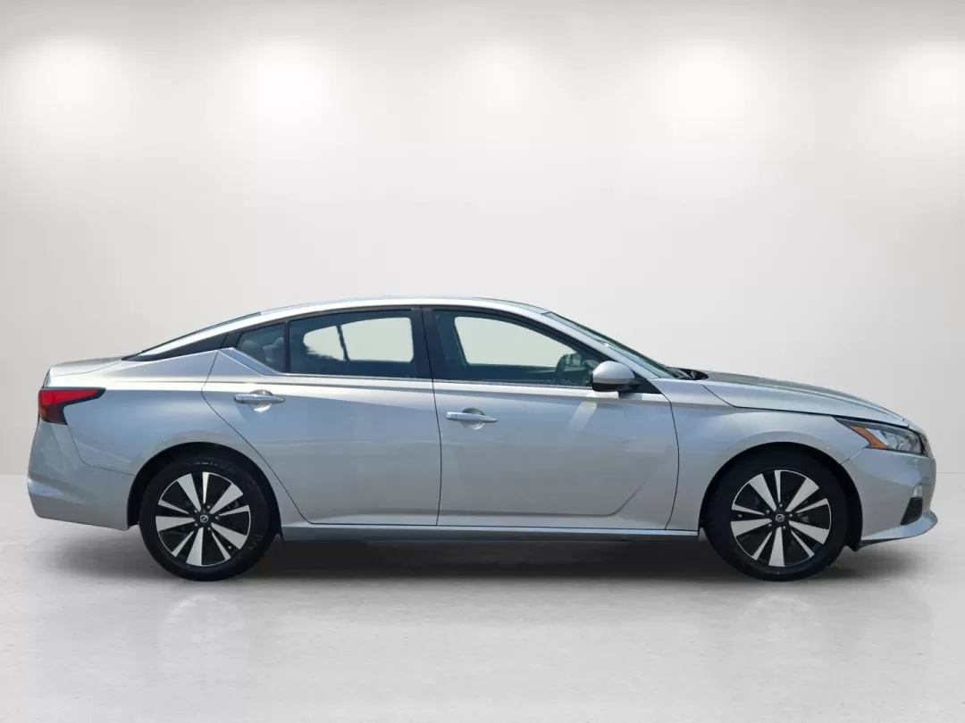 2022 /Charcoal Nissan Altima 2.5 SV (1N4BL4DV3NN) with an Other engine, located at 3959 U.S. 80 W, Phenix City, AL, 36870, (334) 297-4885, 32.469296, -85.135185 - **Experience the Joy of Driving with the 2022 Nissan Altima at Gils Auto - Your Trusted Buy Here Pay Here Dealer in Phenix City, AL!**<br /> <br /> Are you searching for the perfect vehicle that combines comfort, safety, and style for your daily commutes or weekend adventures? Look no further than t - Photo#3