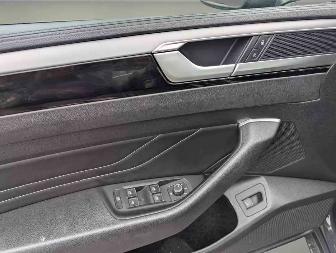 2021 Volkswagen Arteon SE (WVWAR7AN6ME) with an Other engine, located at 3959 U.S. 80 W, Phenix City, AL, 36870, (334) 297-4885, 32.469296, -85.135185 - **Elevate Your Daily Drive with the 2021 Volkswagen Arteon SE! Perfect for Commuters and Families Alike**<br /> <br /> Are you ready to transform your daily commute into an exhilarating adventure? The 2021 Volkswagen Arteon SE is here to redefine your driving experience, whether you're navigating bu - Photo#8