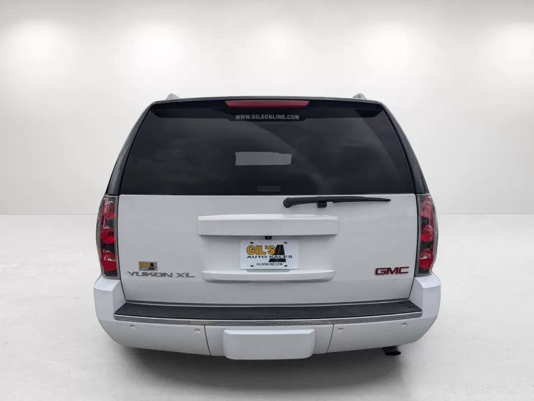 2013 /Ebony GMC Yukon XL Denali (1GKS2MEF2DR) with an Other engine, located at 3959 U.S. 80 W, Phenix City, AL, 36870, (334) 297-4885, 32.469296, -85.135185 - **Adventure Awaits with the 2013 GMC Yukon XL Denali!**<br /> <br /> Are you searching for a vehicle that can seamlessly transition from school drop-offs to weekend family adventures? Look no further than this stunning 2013 GMC Yukon XL Denali, available now at Gils Auto in Phenix City, AL. This spa - Photo#5