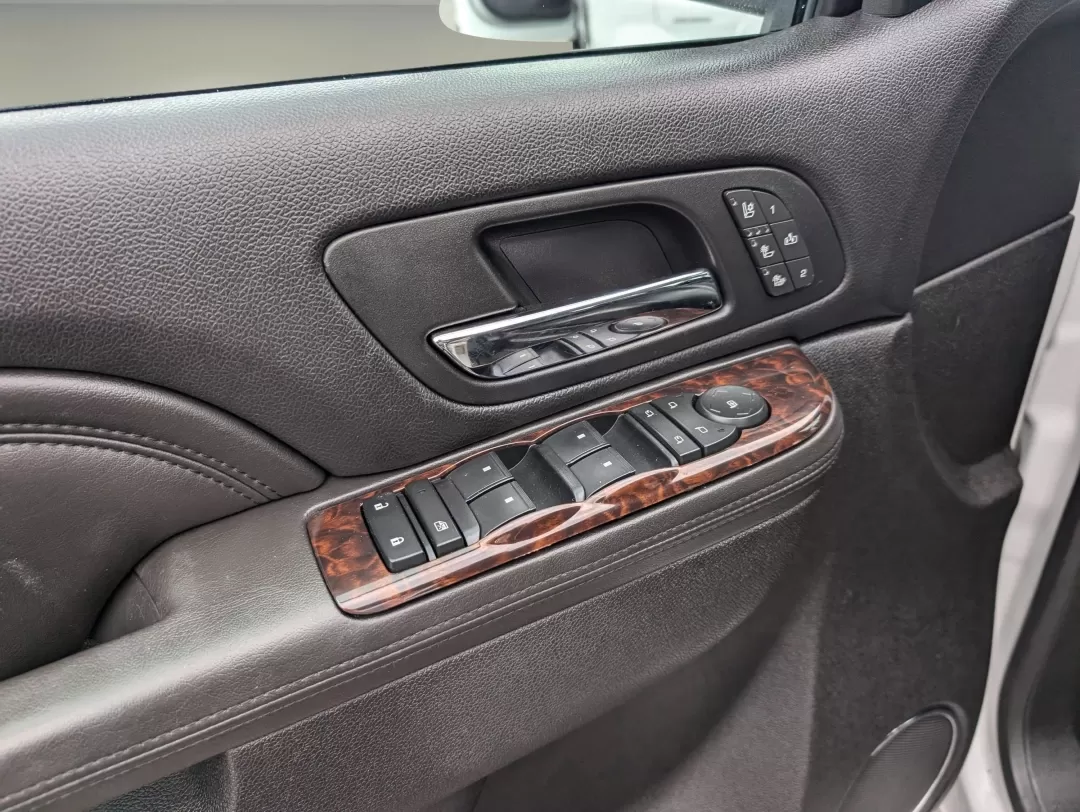 2013 /Ebony GMC Yukon XL Denali (1GKS2MEF2DR) with an Other engine, located at 3959 U.S. 80 W, Phenix City, AL, 36870, (334) 297-4885, 32.469296, -85.135185 - **Adventure Awaits with the 2013 GMC Yukon XL Denali!**<br /> <br /> Are you searching for a vehicle that can seamlessly transition from school drop-offs to weekend family adventures? Look no further than this stunning 2013 GMC Yukon XL Denali, available now at Gils Auto in Phenix City, AL. This spa - Photo#8