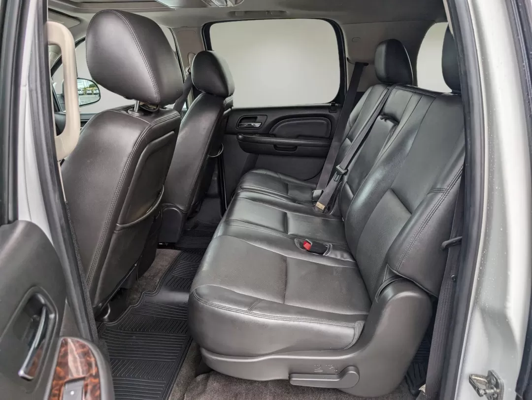 2013 /Ebony GMC Yukon XL Denali (1GKS2MEF2DR) with an Other engine, located at 3959 U.S. 80 W, Phenix City, AL, 36870, (334) 297-4885, 32.469296, -85.135185 - **Adventure Awaits with the 2013 GMC Yukon XL Denali!**<br /> <br /> Are you searching for a vehicle that can seamlessly transition from school drop-offs to weekend family adventures? Look no further than this stunning 2013 GMC Yukon XL Denali, available now at Gils Auto in Phenix City, AL. This spa - Photo#10
