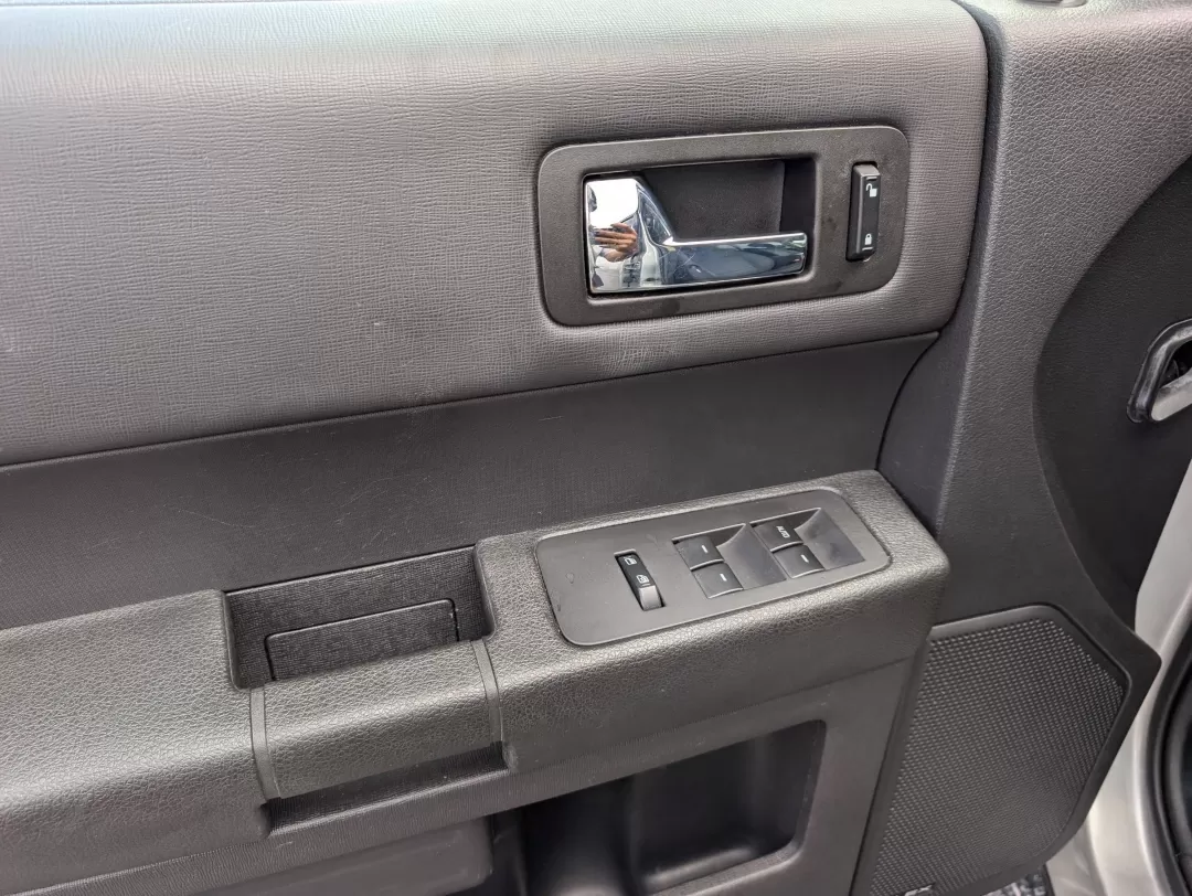 2019 Ford Flex SE (2FMGK5B82KB) with an Other engine, located at 3959 U.S. 80 W, Phenix City, AL, 36870, (334) 297-4885, 32.469296, -85.135185 - Are you searching for the perfect vehicle to accommodate your growing family or facilitate your daily commute? Look no further! Gils Auto in Phenix City, AL, presents an incredible opportunity to elevate your lifestyle with the versatile 2019 Ford Flex SE. This spacious crossover is ideal for famili - Photo#9