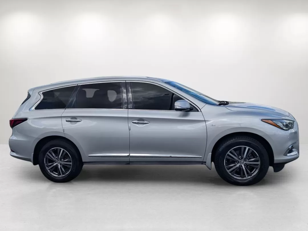 2017 /Graphite Infiniti QX60 (5N1DL0MM6HC) with an Other engine, located at 3959 U.S. 80 W, Phenix City, AL, 36870, (334) 297-4885, 32.469296, -85.135185 - **Discover Your Adventure with the 2017 Infiniti QX60 AWD at Gils Auto!**<br /> <br /> Are you looking for a versatile SUV that can handle the demands of a busy lifestyle while providing a touch of luxury? Look no further than this stunning 2017 Infiniti QX60, now available at Gils Auto in Phenix Ci - Photo#4