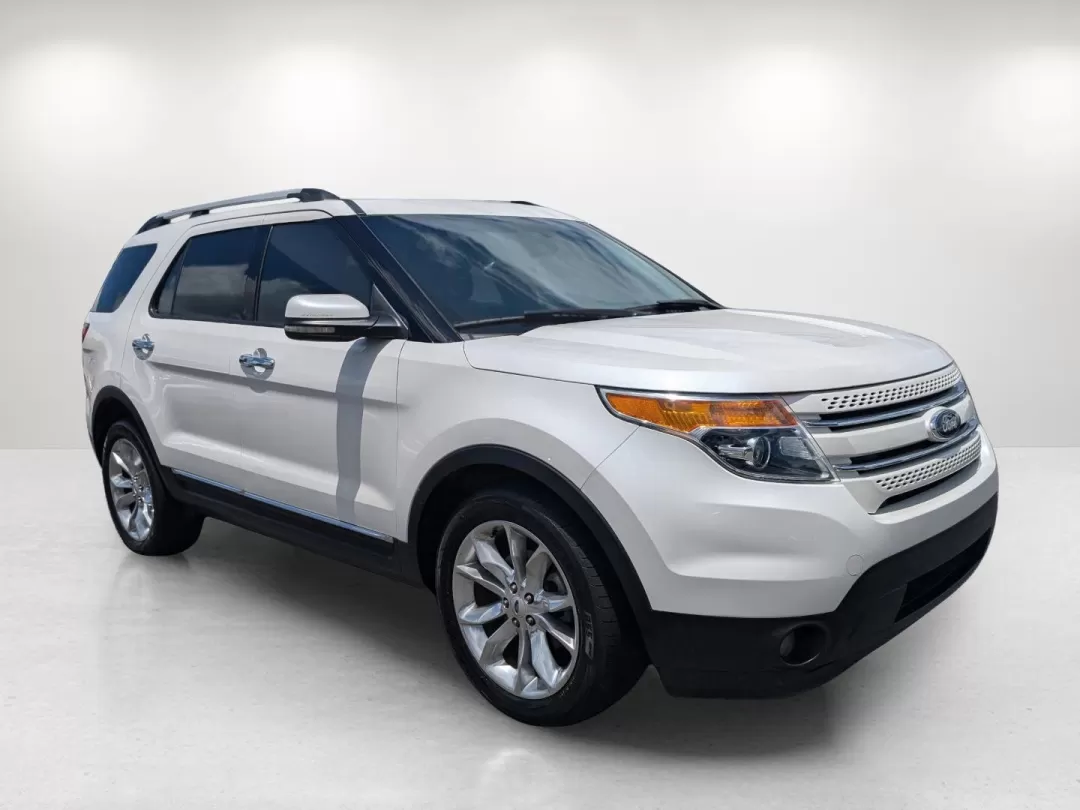 2013 Ford Explorer Limited (1FM5K7F88DG) with an Other engine, located at 3959 U.S. 80 W, Phenix City, AL, 36870, (334) 297-4885, 32.469296, -85.135185 - **Discover Adventure and Comfort with the 2013 Ford Explorer Limited at Gils Auto**<br /> <br /> Are you ready to elevate your family adventures or conquer your daily commutes with a vehicle that combines style, comfort, and safety? Look no further! The 2013 Ford Explorer Limited is the perfect comp - Photo#3