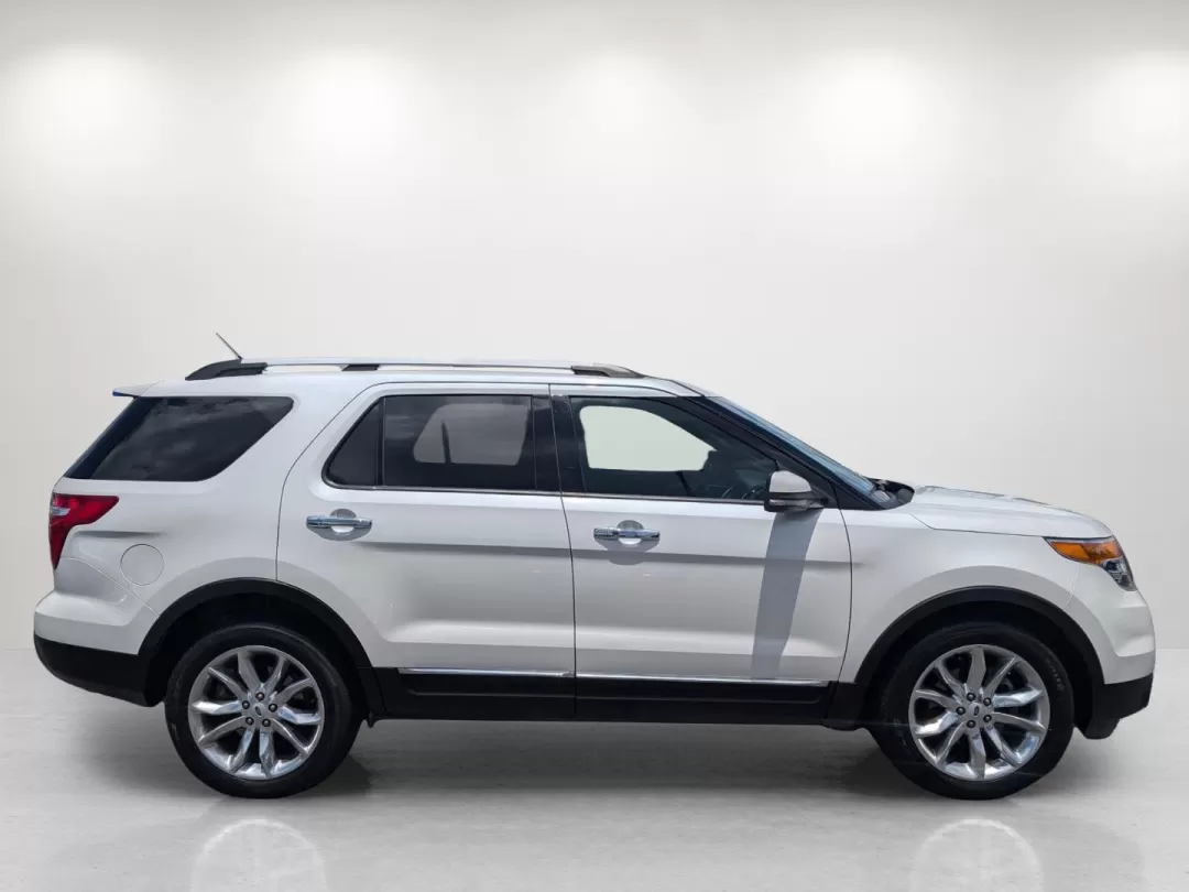 2013 Ford Explorer Limited (1FM5K7F88DG) with an Other engine, located at 3959 U.S. 80 W, Phenix City, AL, 36870, (334) 297-4885, 32.469296, -85.135185 - **Discover Adventure and Comfort with the 2013 Ford Explorer Limited at Gils Auto**<br /> <br /> Are you ready to elevate your family adventures or conquer your daily commutes with a vehicle that combines style, comfort, and safety? Look no further! The 2013 Ford Explorer Limited is the perfect comp - Photo#4