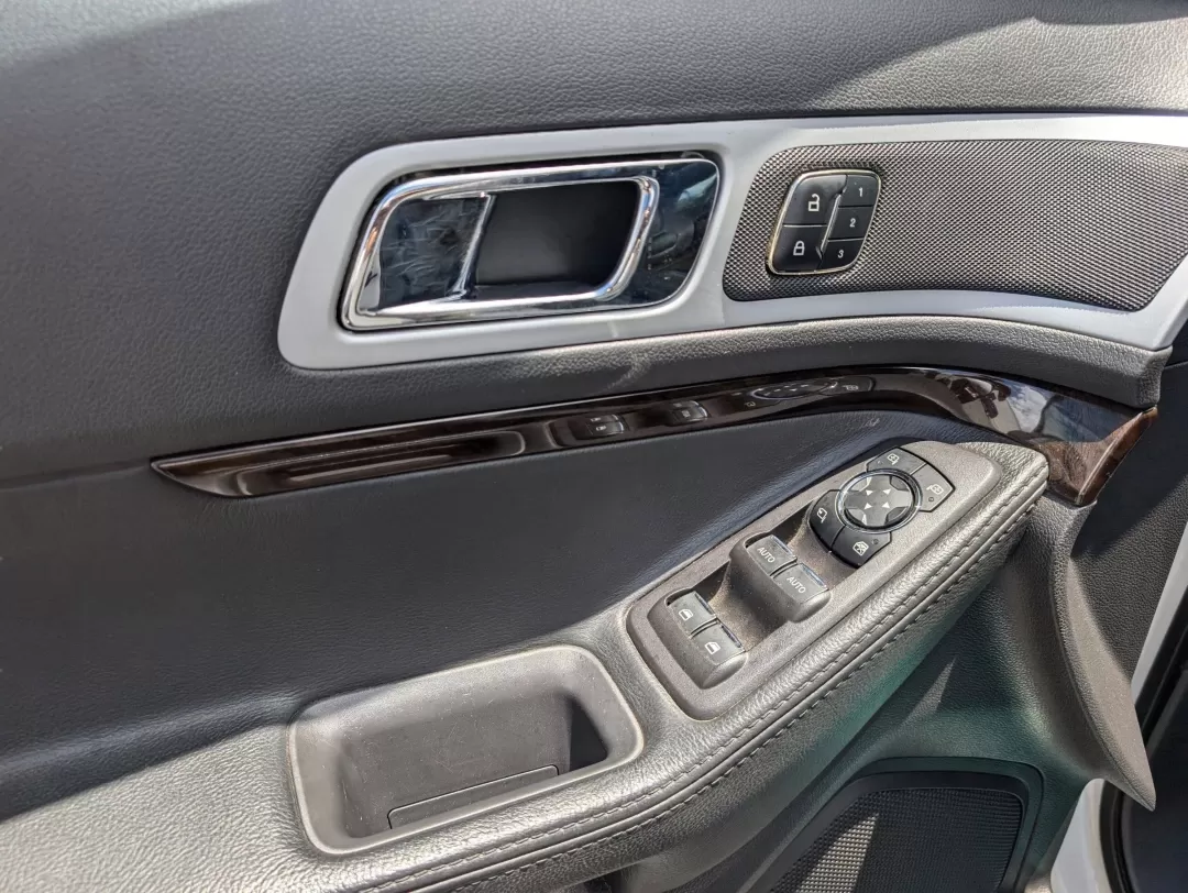 2013 Ford Explorer Limited (1FM5K7F88DG) with an Other engine, located at 3959 U.S. 80 W, Phenix City, AL, 36870, (334) 297-4885, 32.469296, -85.135185 - **Discover Adventure and Comfort with the 2013 Ford Explorer Limited at Gils Auto**<br /> <br /> Are you ready to elevate your family adventures or conquer your daily commutes with a vehicle that combines style, comfort, and safety? Look no further! The 2013 Ford Explorer Limited is the perfect comp - Photo#9