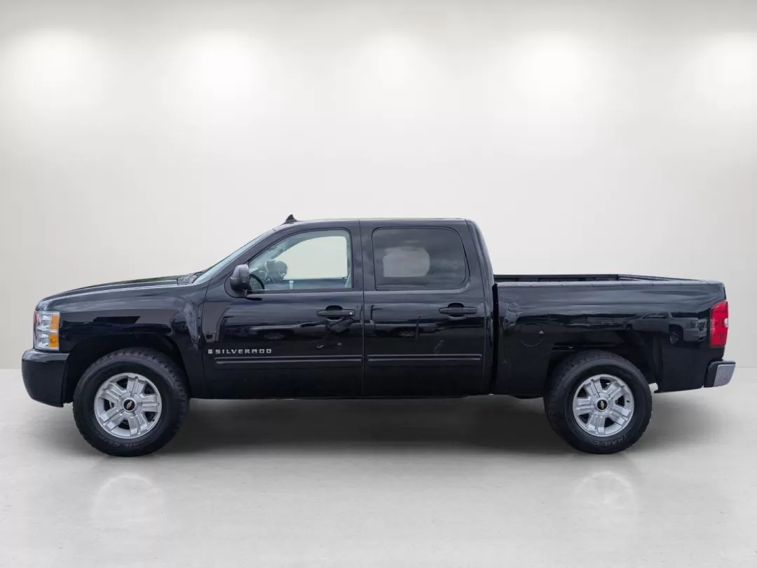 2009 /Light Titanium/Ebony Chevrolet Silverado 1500 LT (3GCEC23JX9G) with an Other engine, located at 3959 U.S. 80 W, Phenix City, AL, 36870, (334) 297-4885, 32.469296, -85.135185 - **Unleash Your Adventurous Spirit with the 2009 Chevrolet Silverado 1500 LT at Gils Auto - Phenix City!**<br /> <br /> Are you looking for a dependable, rugged truck that can handle both your daily commute and weekend adventures? Look no further than our 2009 Chevrolet Silverado 1500 LT, available n - Photo#7