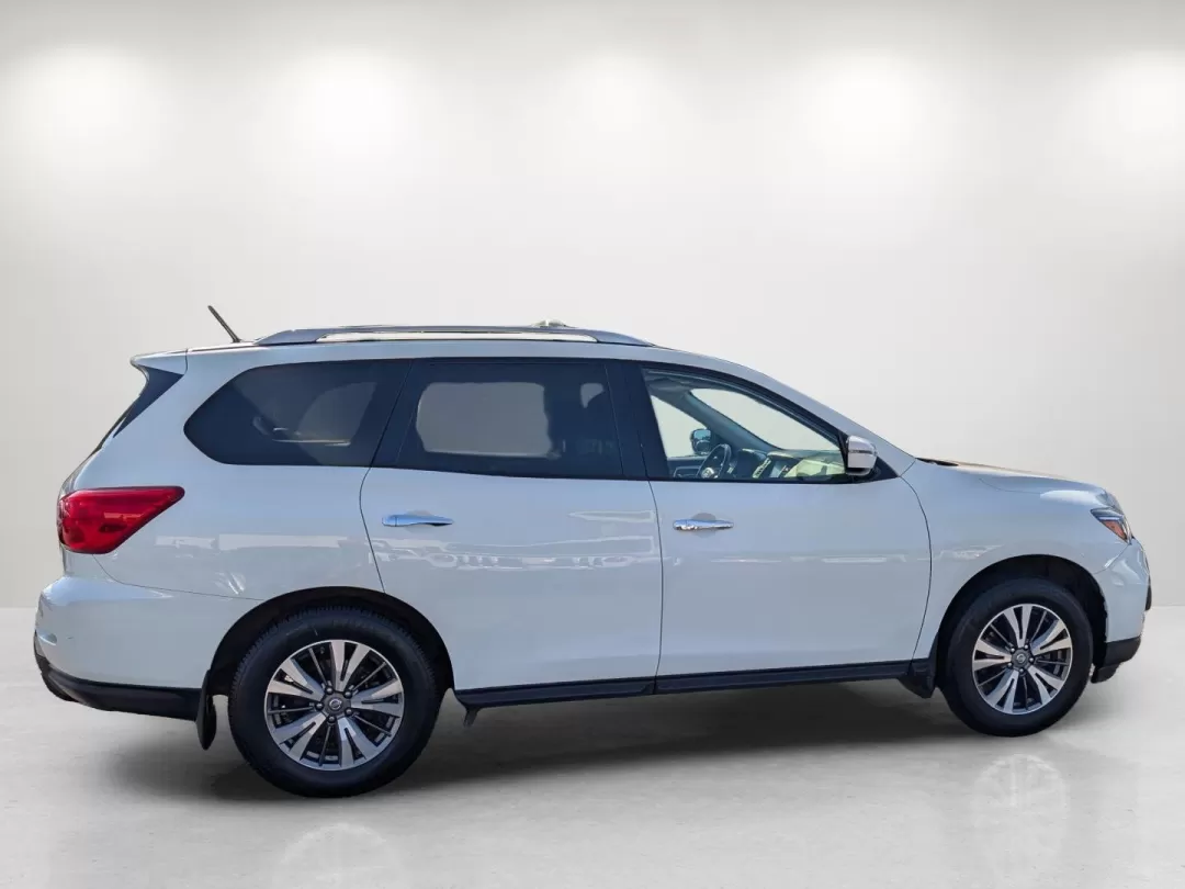 2017 /Charcoal Nissan Pathfinder SV (5N1DR2MM3HC) with an Other engine, located at 521 Old Farm Lane Rd, Prattville, AL, 36066, (334) 325-1505, 32.482460, -86.416367 - **Explore New Adventures with the 2017 Nissan Pathfinder SV - Your Perfect Family SUV!**<br /> <br /> Are you looking for a reliable, spacious vehicle that can take your family on unforgettable journeys? The 2017 Nissan Pathfinder SV, available now at Gils Auto in Phenix City, AL, is designed for fa - Photo#3