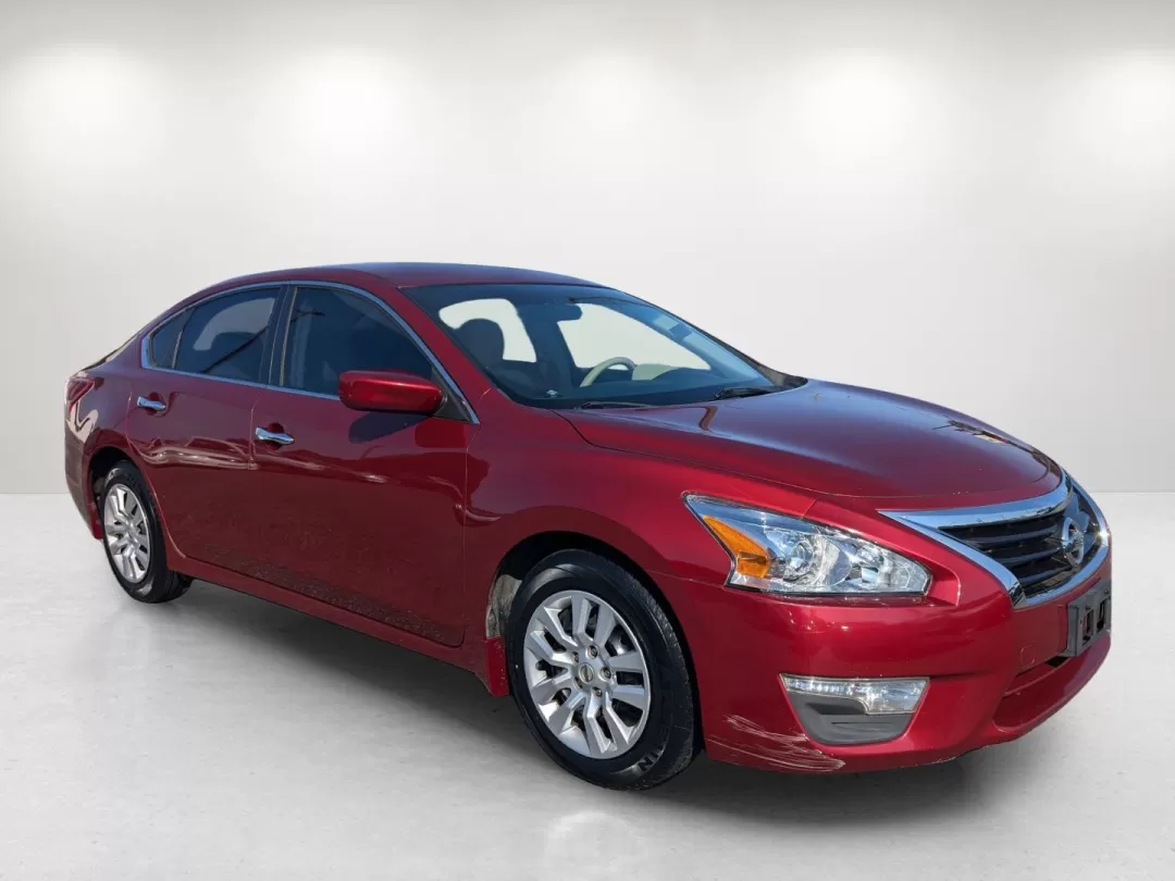 2013 /Beige Nissan Altima 2.5 S (1N4AL3AP2DC) with an Other engine, located at 1430 Gateway Drive, Opelika, AL, 36801, (334) 239-0944, 32.637871, -85.409790 - **Discover the Perfect Commuter Companion: 2013 Nissan Altima at Gils Auto - Phenix City** <br /> <br /> If you're in the market for a reliable and stylish sedan that makes daily commutes a breeze, look no further! The 2013 Nissan Altima, available at Gils Auto in Phenix City, AL, is the ideal choi - Photo#2